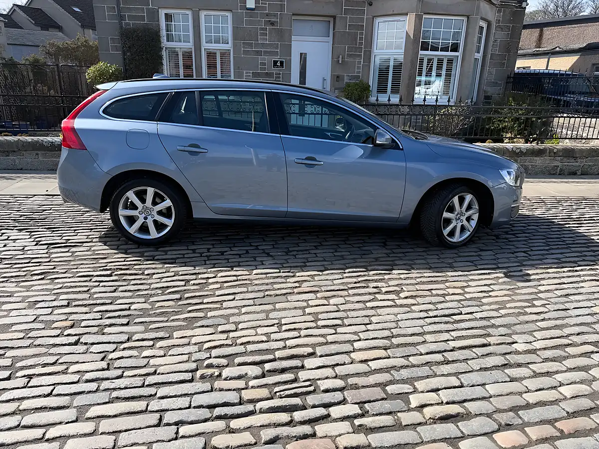 Used 2018 Volvo V60 Se Nav Mussel Blue - Interior and Exterior details 13