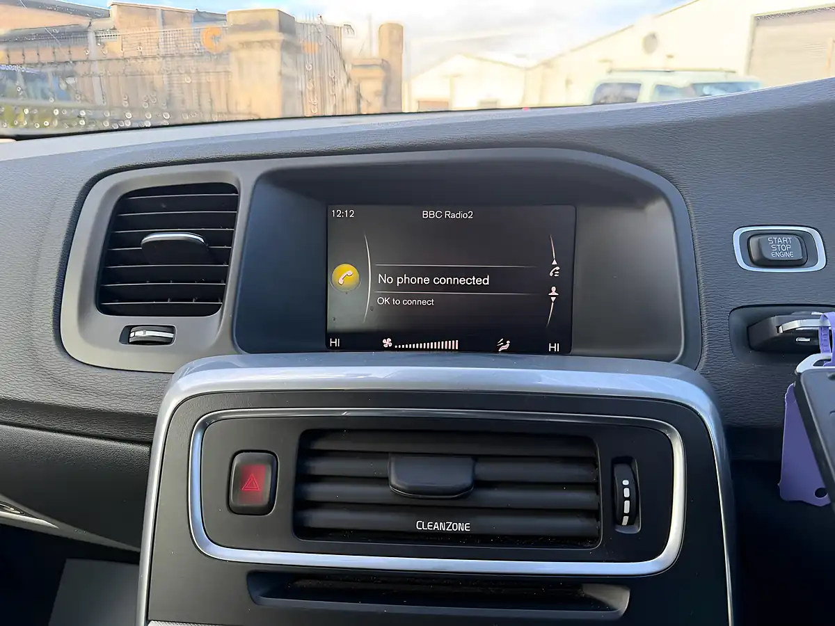 Used 2018 Volvo V60 Se Nav Mussel Blue - Interior and Exterior details 16