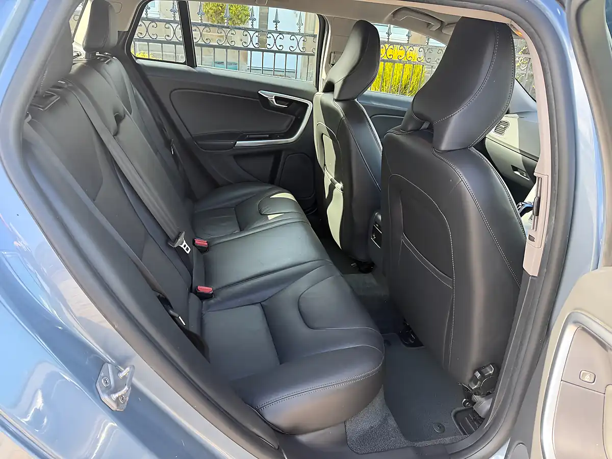 Used 2018 Volvo V60 Se Nav Mussel Blue - Interior and Exterior details 20
