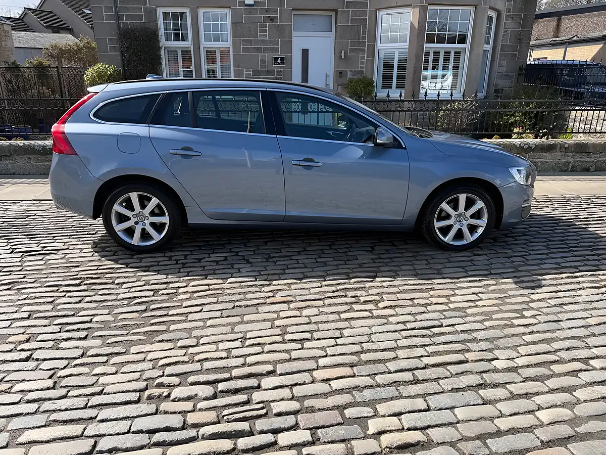 Used 2018 Volvo V60 Se Nav Mussel Blue - Interior and Exterior details 4