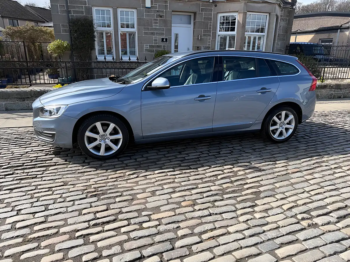 Used 2018 Volvo V60 Se Nav Mussel Blue - Interior and Exterior details 7