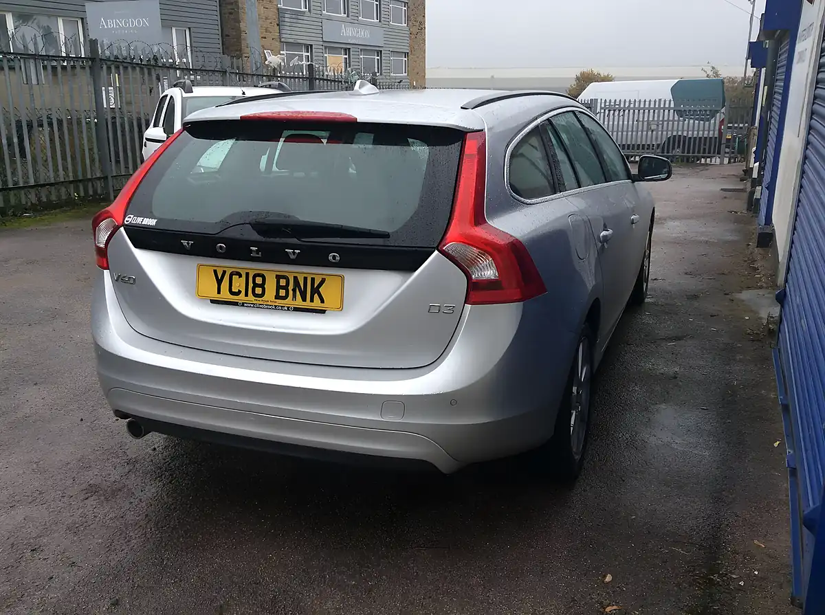 Used 2018 Volvo V60 Se Nav Silver - Interior and Exterior details 8