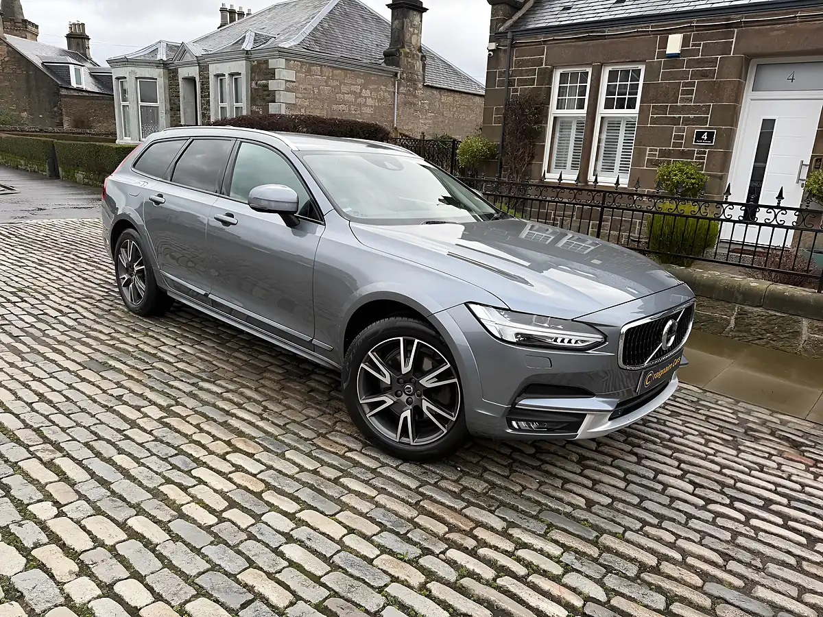 Used 2018 Volvo V90 Cross Country Pro Osmium Grey - Front View