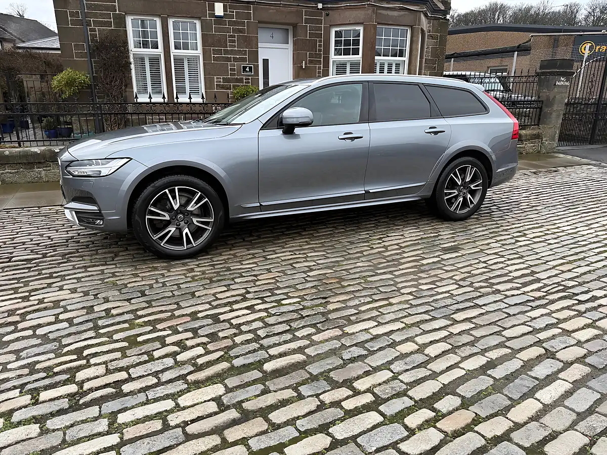Used 2018 Volvo V90 Cross Country Pro Osmium Grey - Interior and Exterior details 13