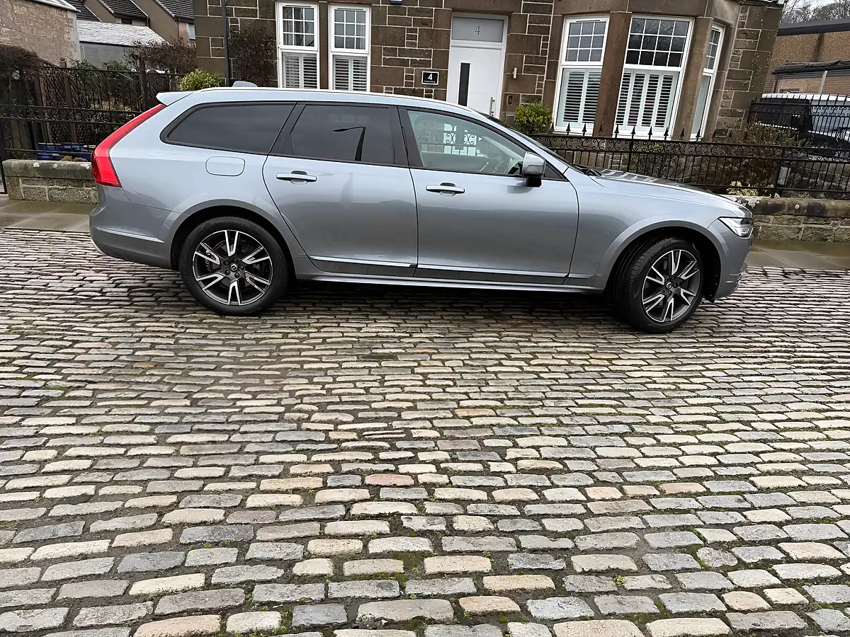Used 2018 Volvo V90 Cross Country Pro Osmium Grey - Interior and Exterior details 14