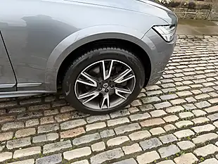 Used 2018 Volvo V90 Cross Country Pro Osmium Grey - Interior and Exterior details 16