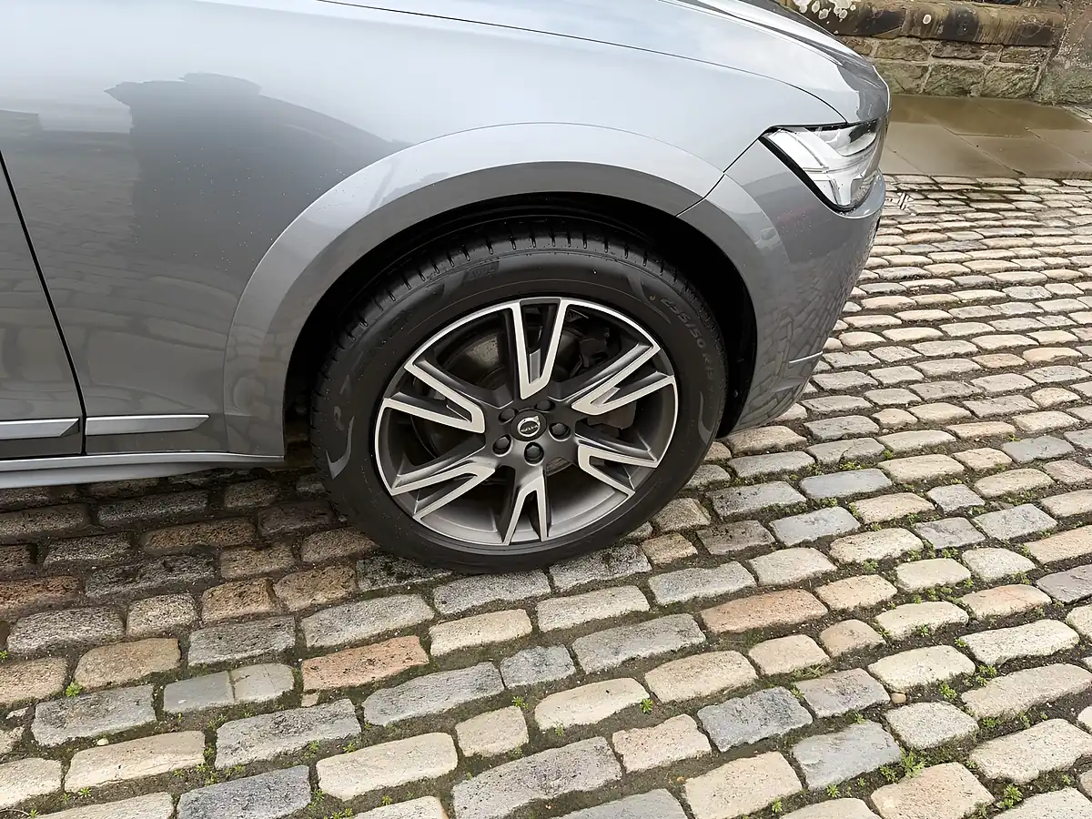 Used 2018 Volvo V90 Cross Country Pro Osmium Grey - Interior and Exterior details 16