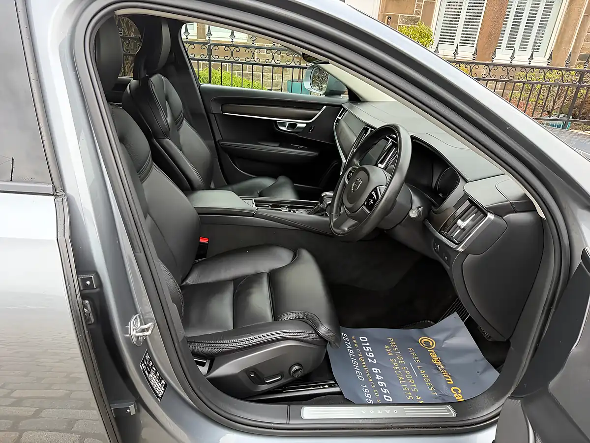 Used 2018 Volvo V90 Cross Country Pro Osmium Grey - Interior and Exterior details 2