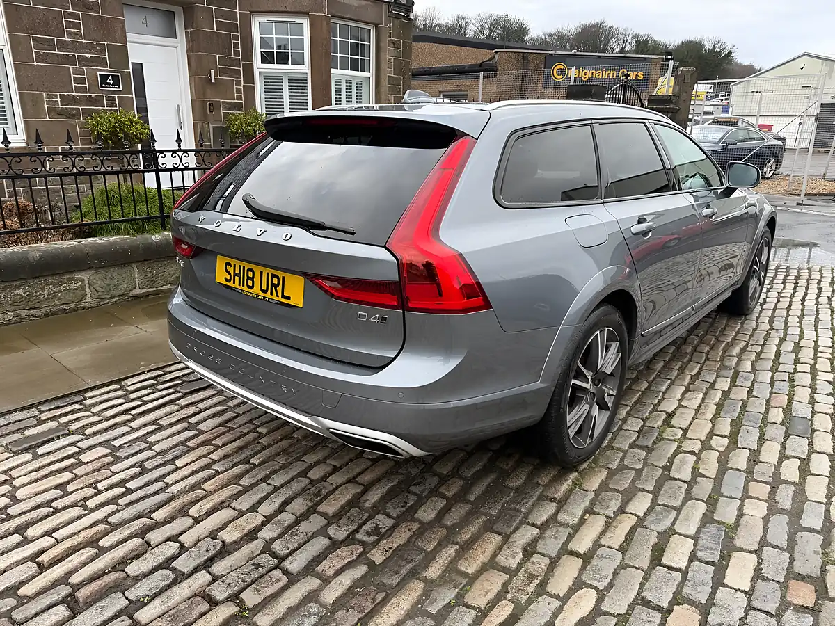 Used 2018 Volvo V90 Cross Country Pro Osmium Grey - Interior and Exterior details 7