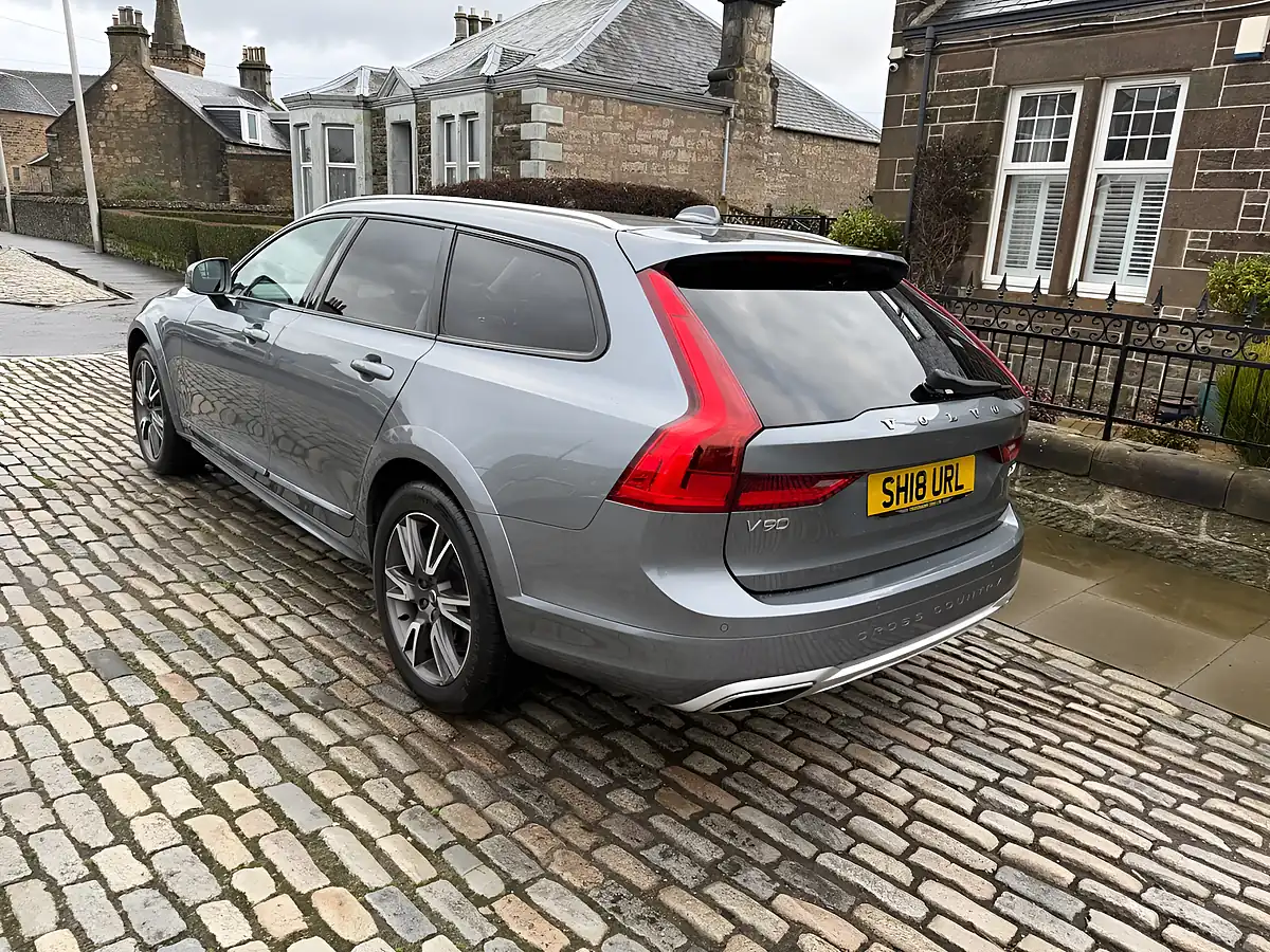 Used 2018 Volvo V90 Cross Country Pro Osmium Grey - Interior and Exterior details 8
