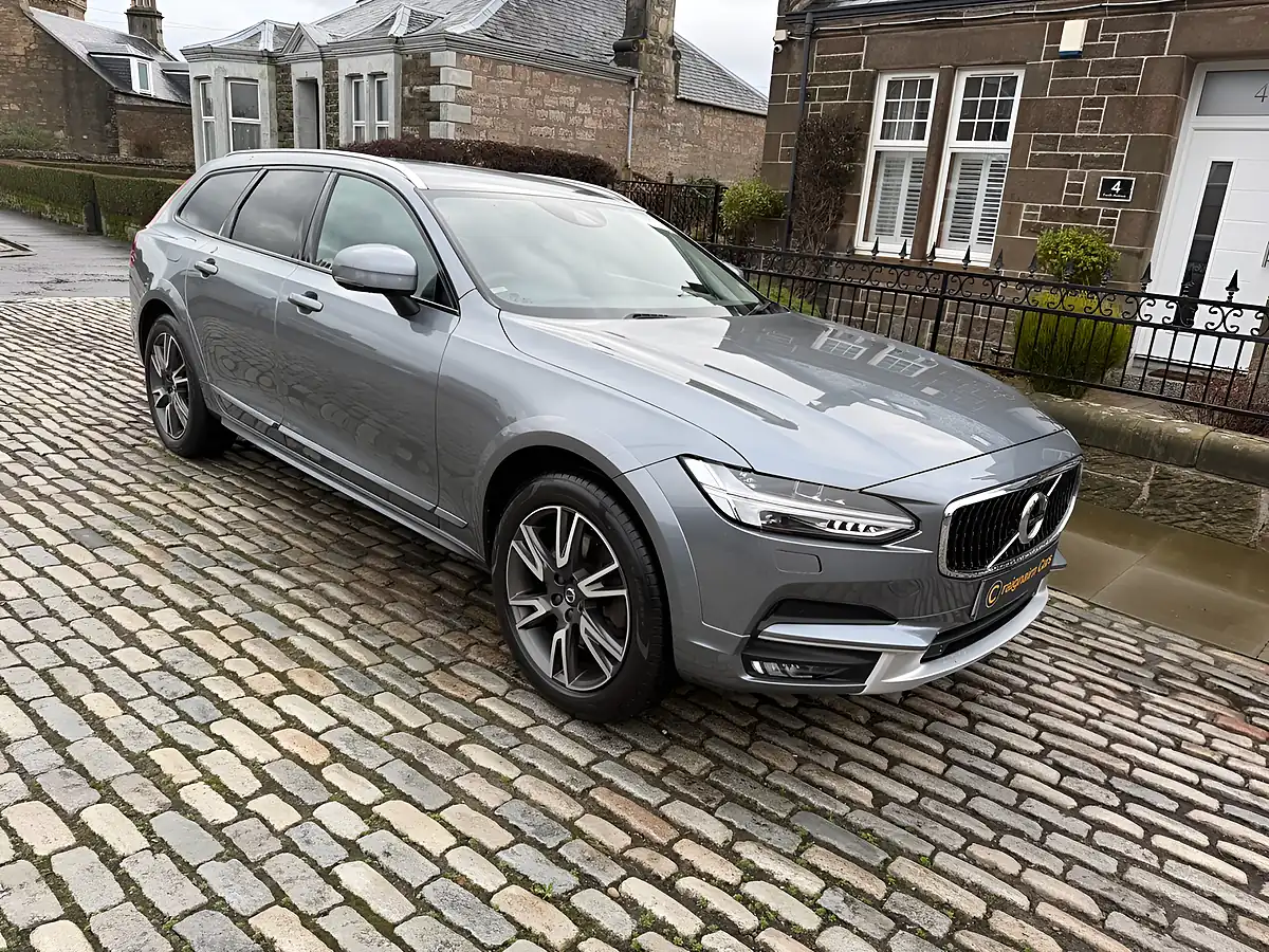 Used 2018 Volvo V90 Cross Country Pro Osmium Grey - Interior and Exterior details 9