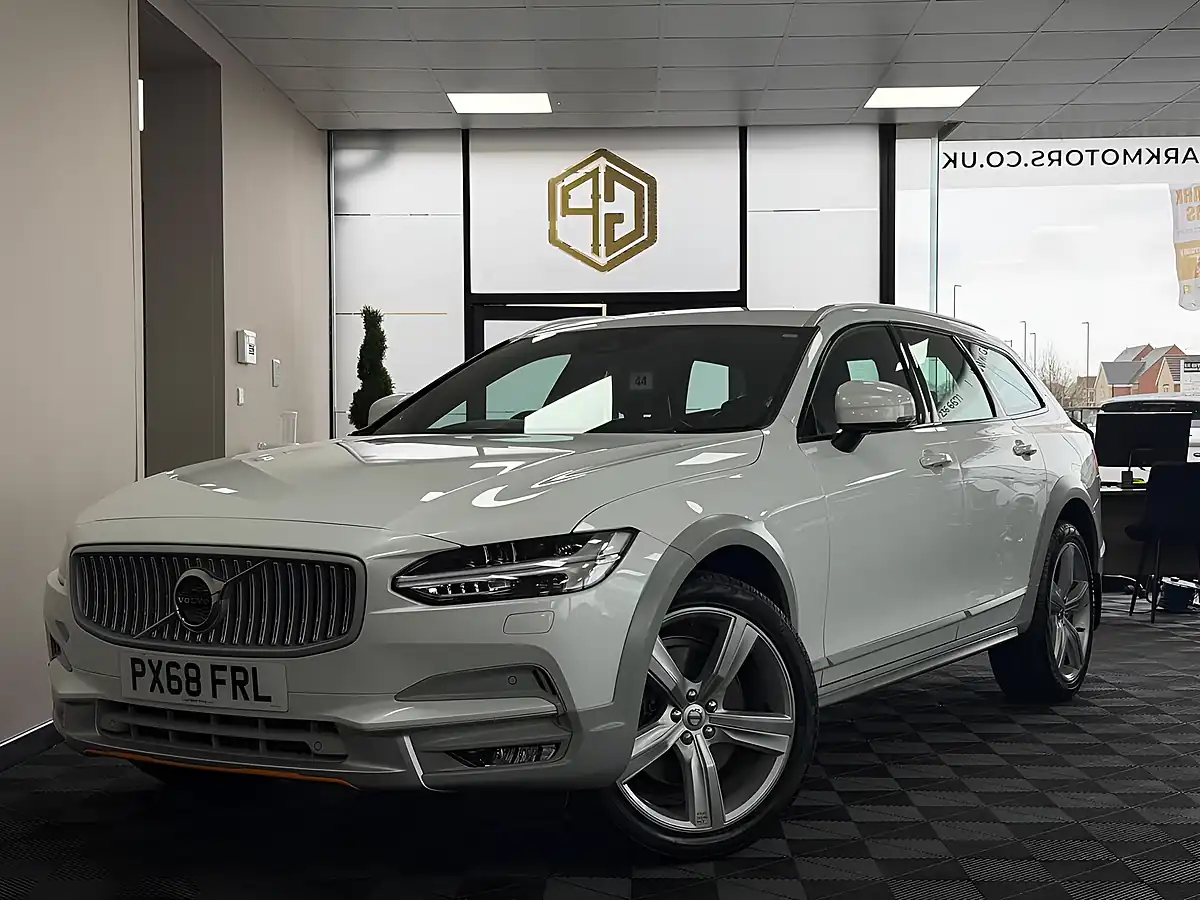 Used 2018 Volvo V90 Cross Country Volvo Ocean Race Crystal White - Interior and Exterior details 3