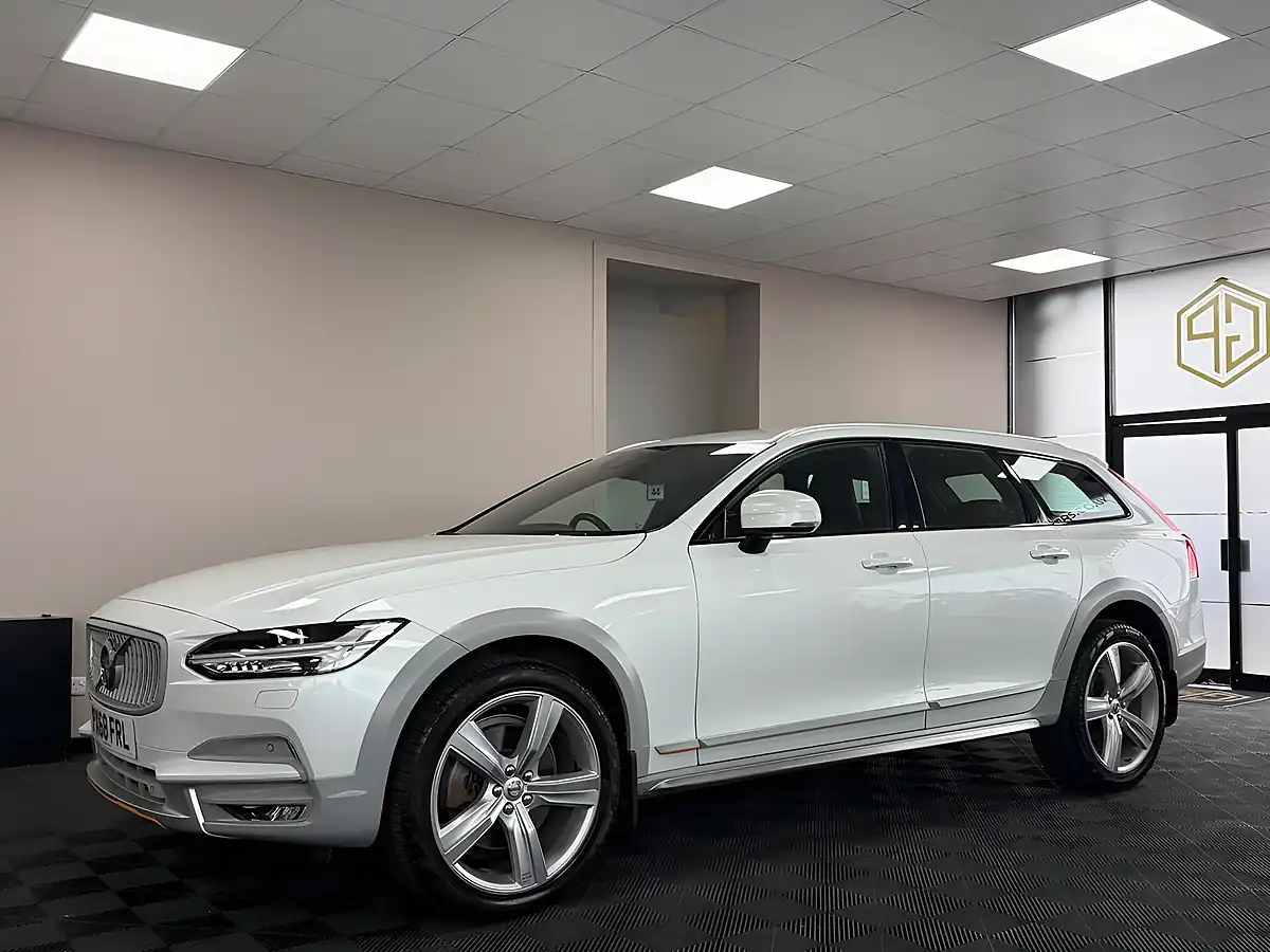 Used 2018 Volvo V90 Cross Country Volvo Ocean Race Crystal White - Interior and Exterior details 5