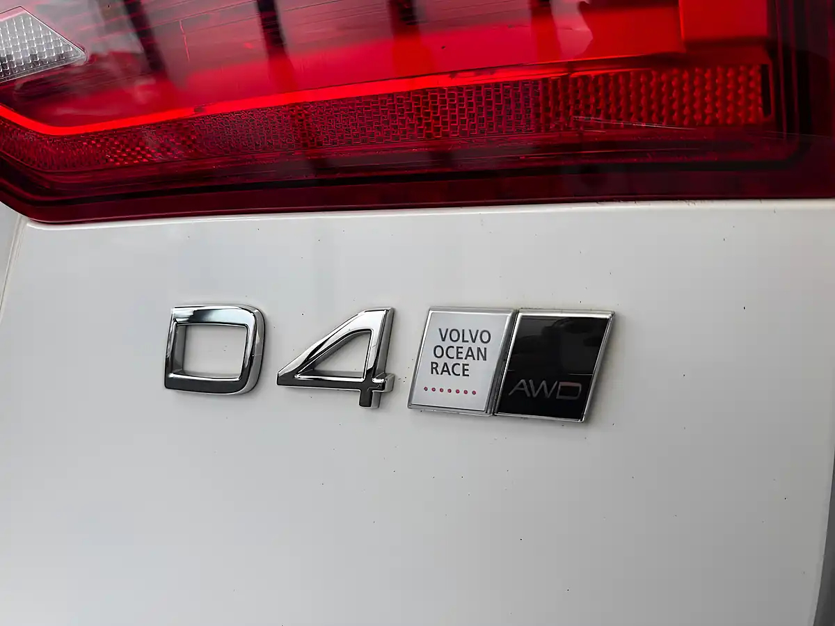 Used 2018 Volvo V90 Cross Country Volvo Ocean Race Crystal White - Interior and Exterior details 9