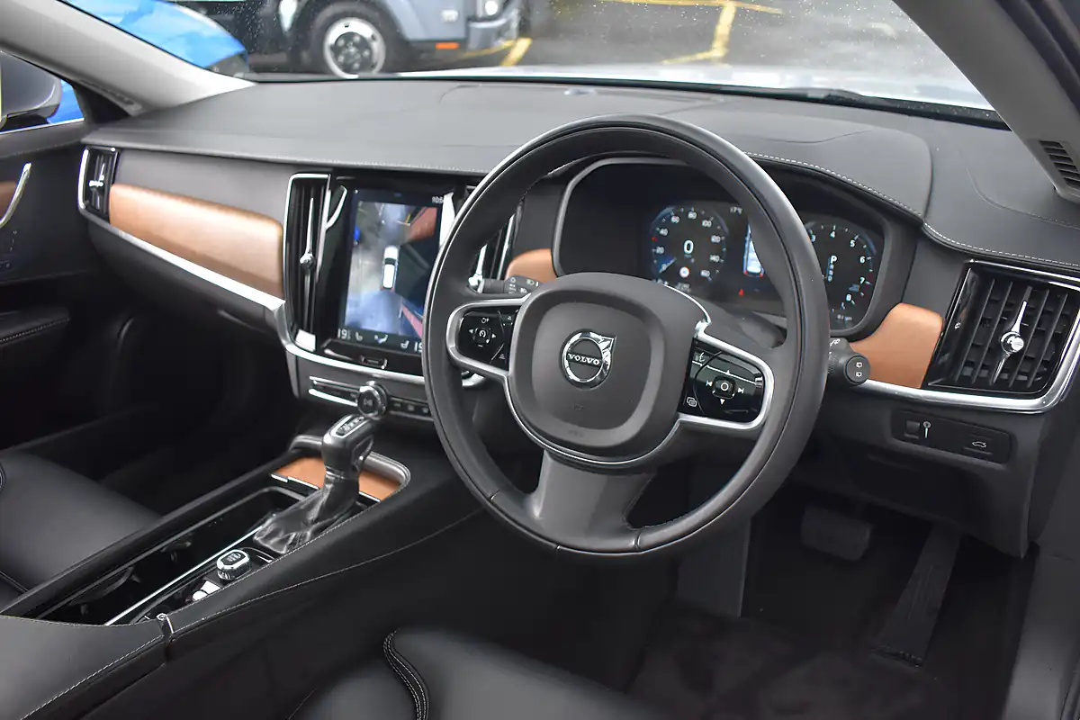 Used 2018 Volvo V90 Inscription Electric Silver - Interior and Exterior details 8