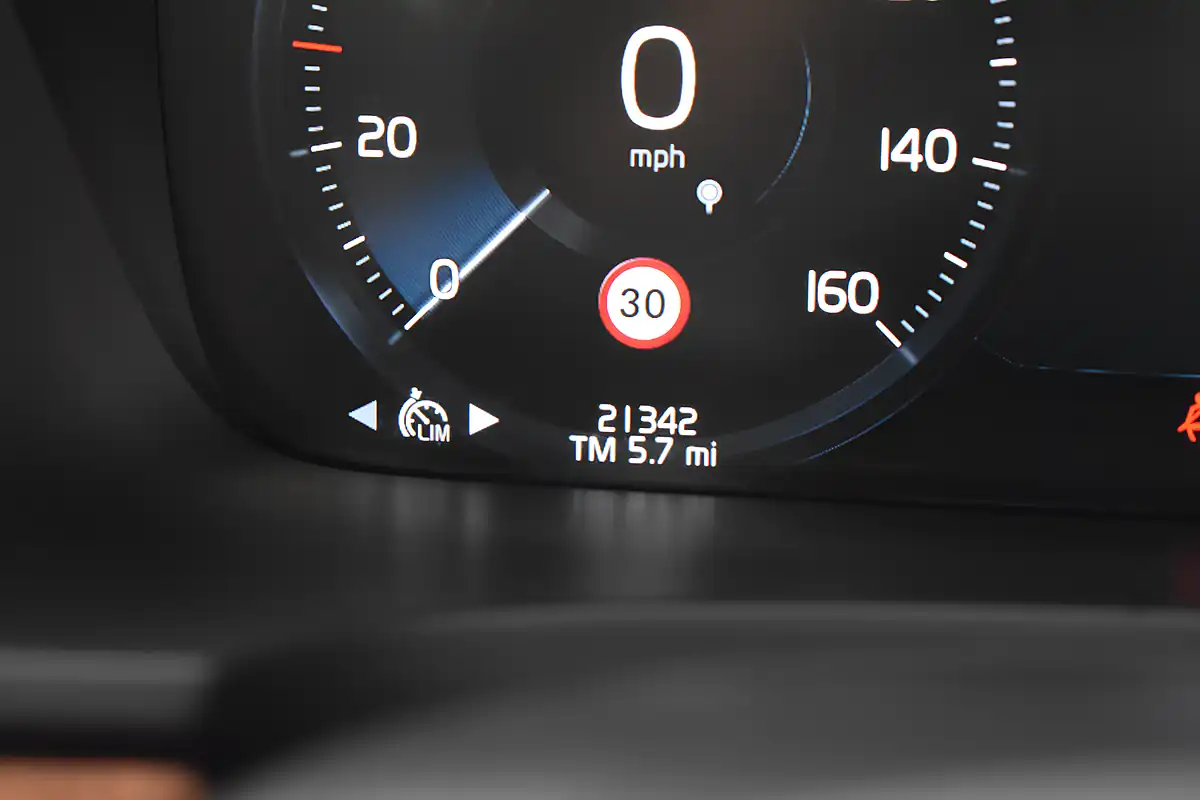 Used 2018 Volvo V90 Inscription Electric Silver - Interior and Exterior details 9