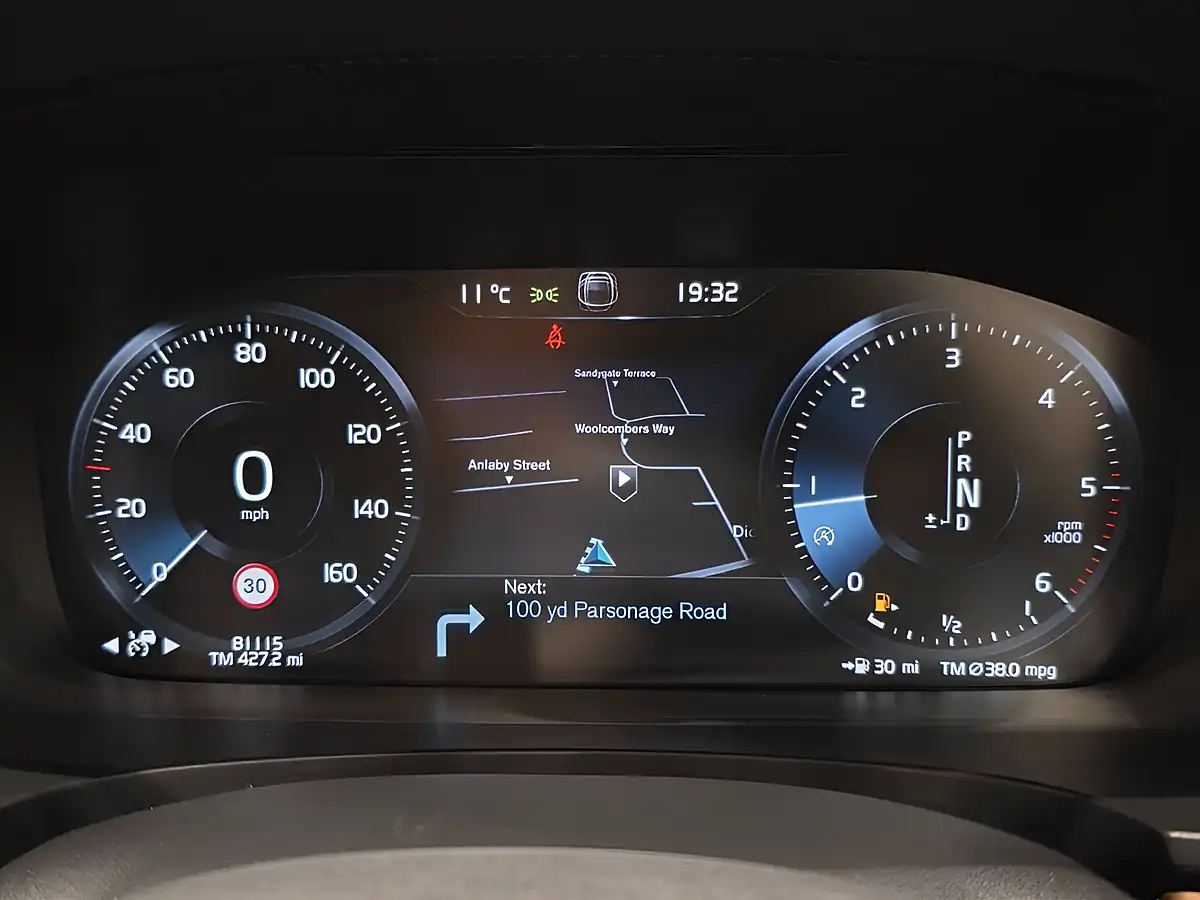 Used 2018 Volvo V90 Inscription Pro Blue - Interior and Exterior details 17