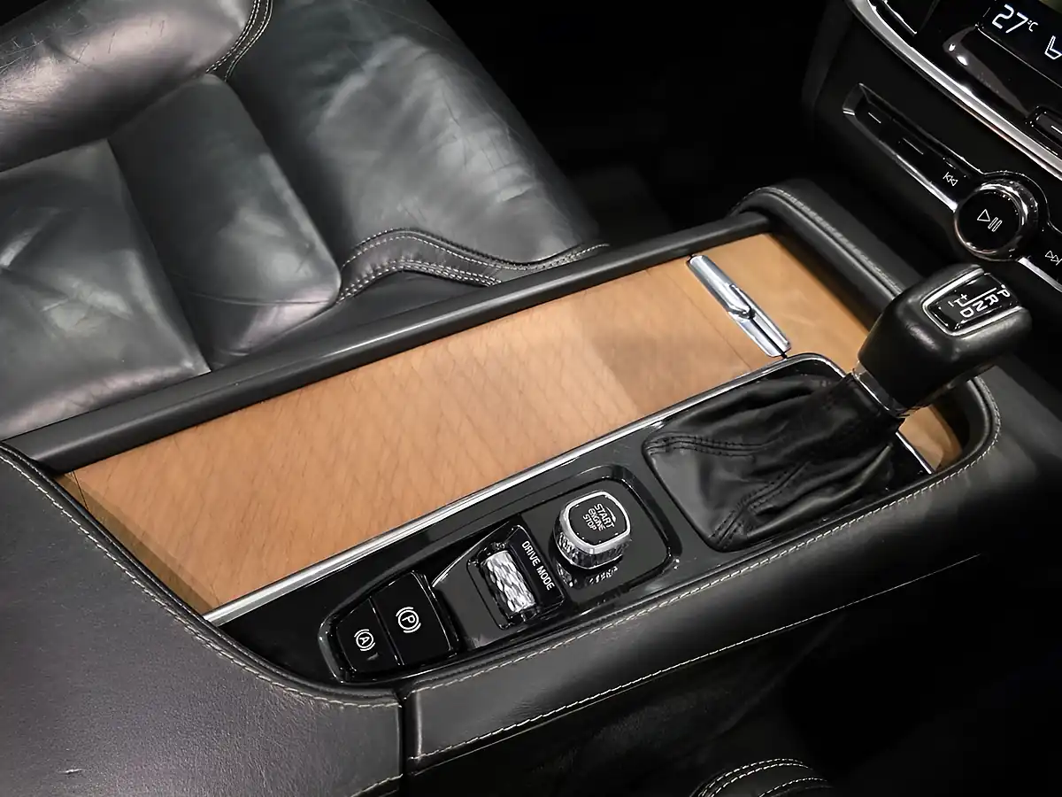 Used 2018 Volvo V90 Inscription Pro Blue - Interior and Exterior details 18