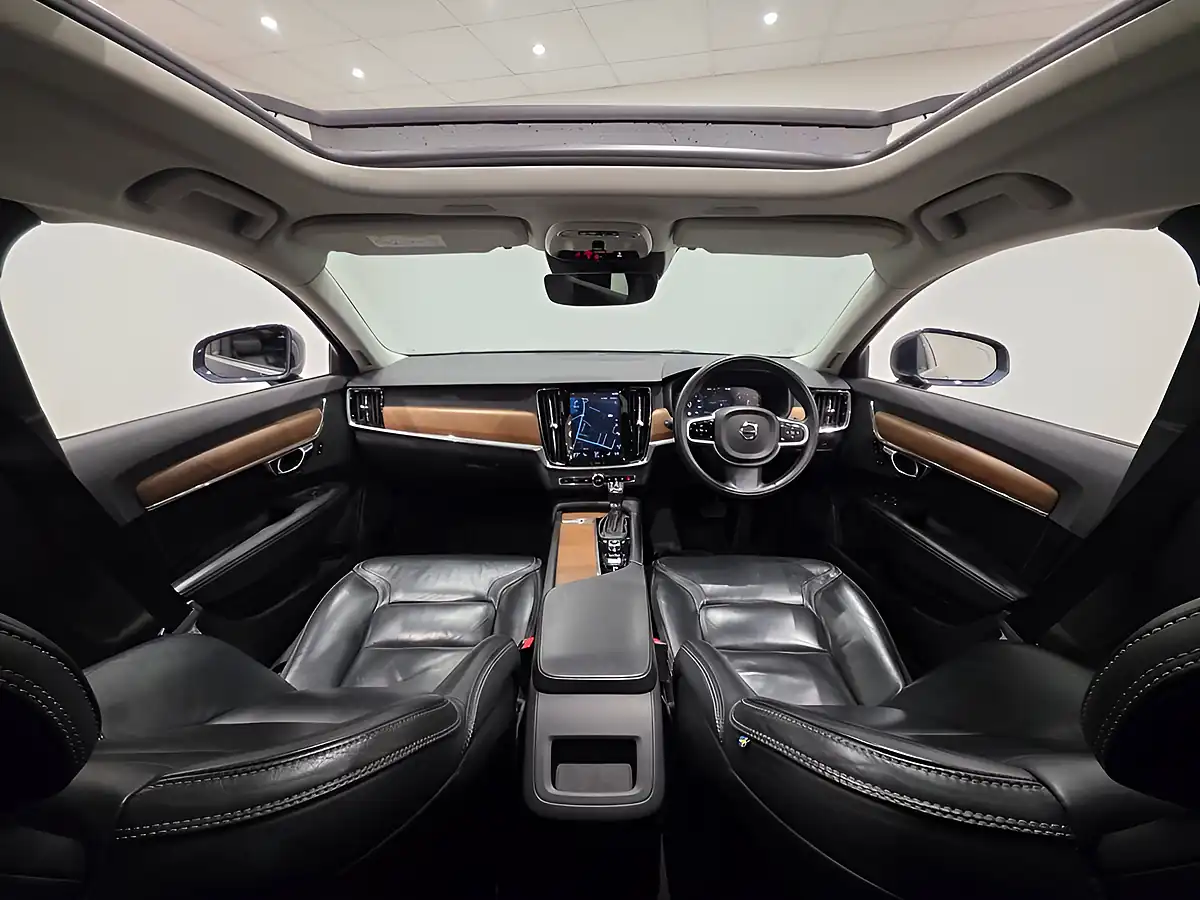 Used 2018 Volvo V90 Inscription Pro Blue - Interior and Exterior details 9