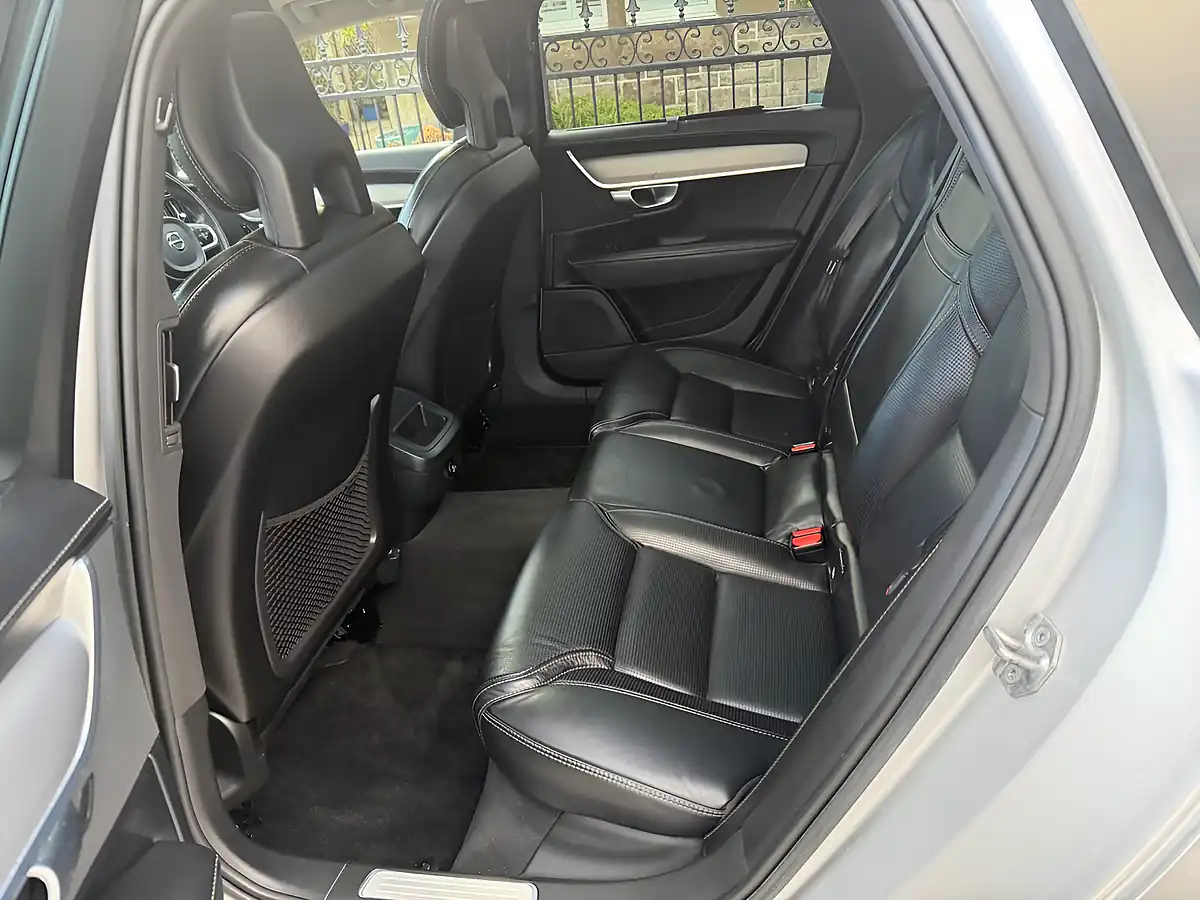 Used 2018 Volvo V90 Inscription Pro Silver - Interior and Exterior details 19