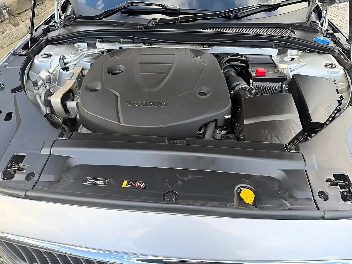 Used 2018 Volvo V90 Inscription Pro Silver - Interior and Exterior details 20