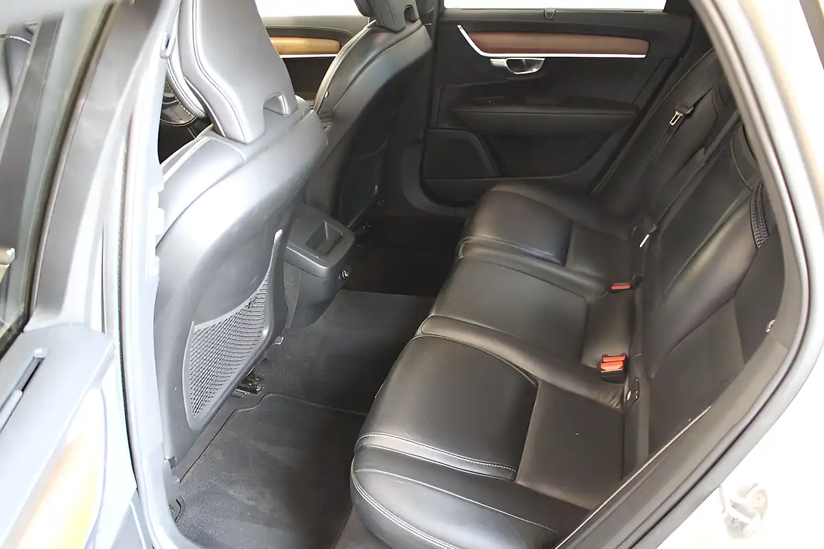 Used 2018 Volvo V90 Inscription Silver - Interior and Exterior details 17