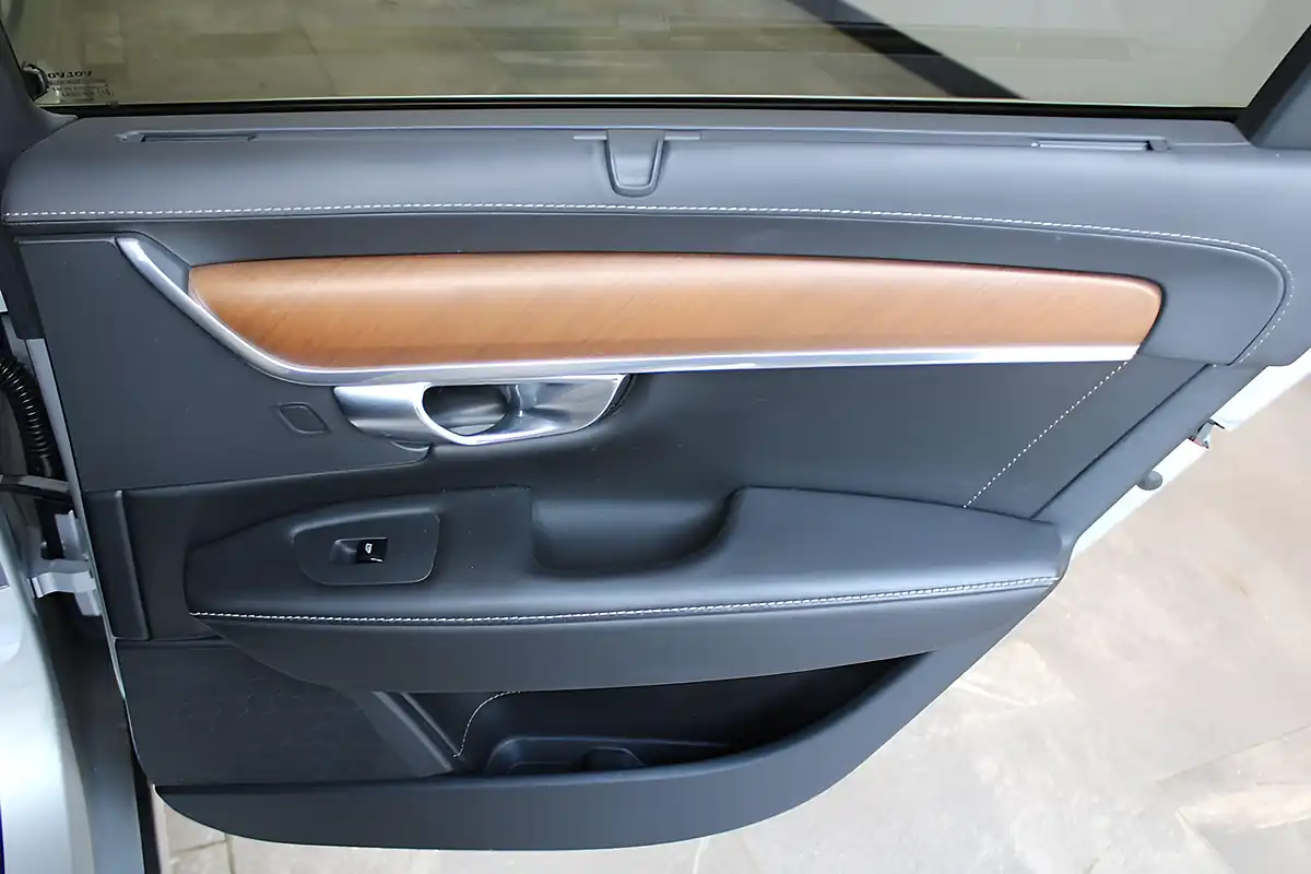 Used 2018 Volvo V90 Inscription Silver - Interior and Exterior details 18