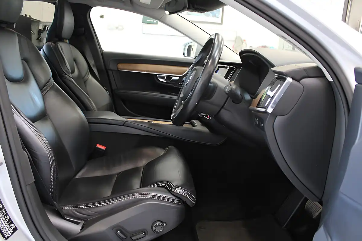 Used 2018 Volvo V90 Inscription Silver - Interior and Exterior details 19