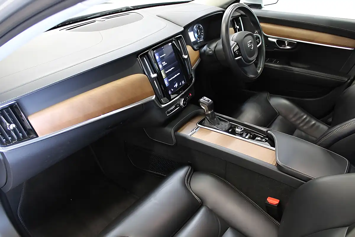 Used 2018 Volvo V90 Inscription Silver - Interior and Exterior details 2