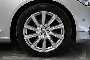 Used 2018 Volvo V90 Inscription Silver - Interior and Exterior details 9