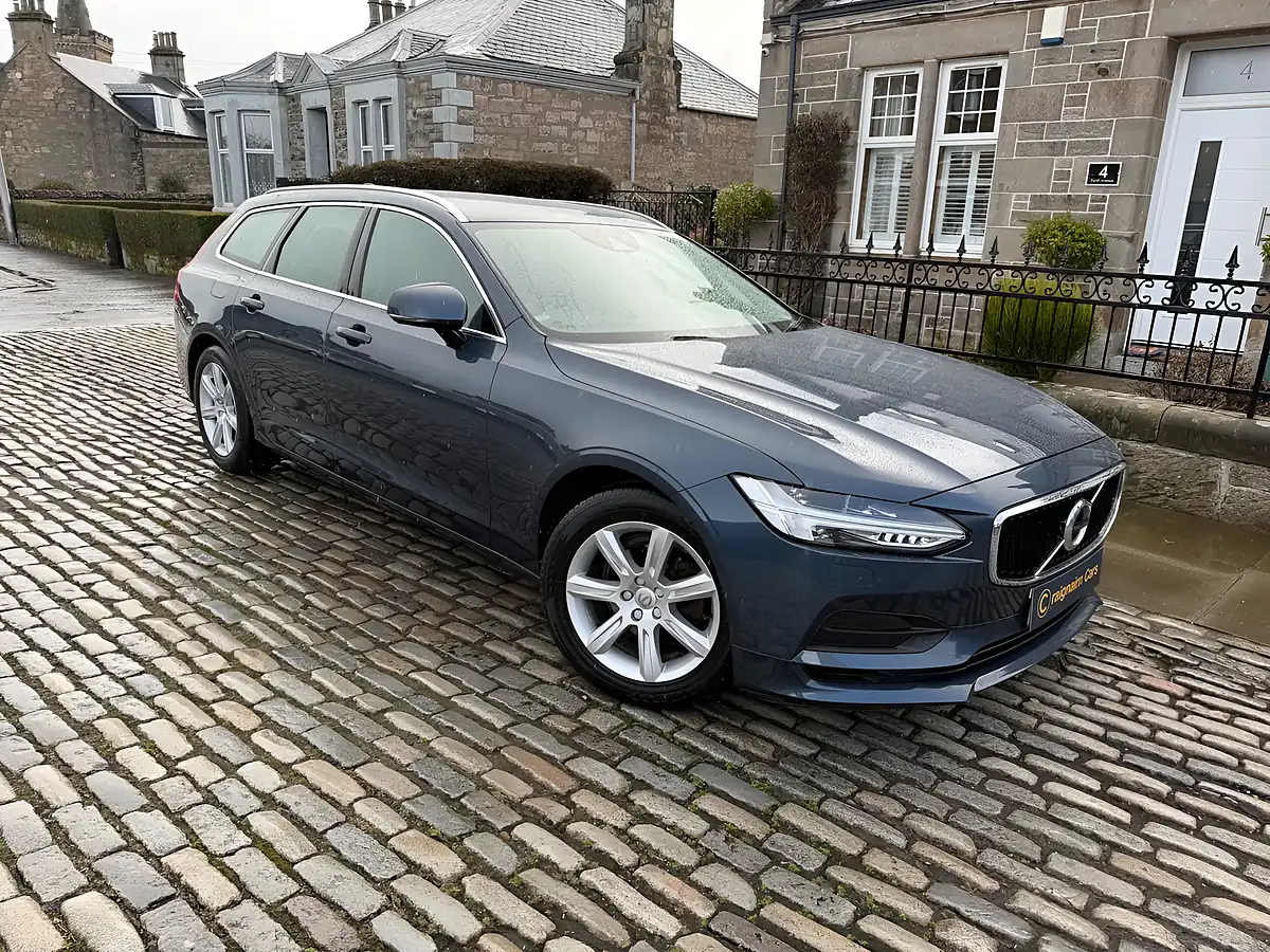 Used 2018 Volvo V90 Momentum Denim Blue - Front View