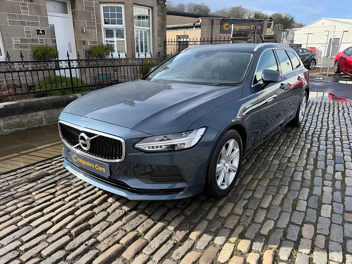 Used 2018 Volvo V90 Momentum Denim Blue - Interior and Exterior details 3