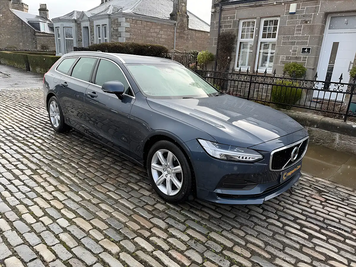 Used 2018 Volvo V90 Momentum Denim Blue - Interior and Exterior details 4