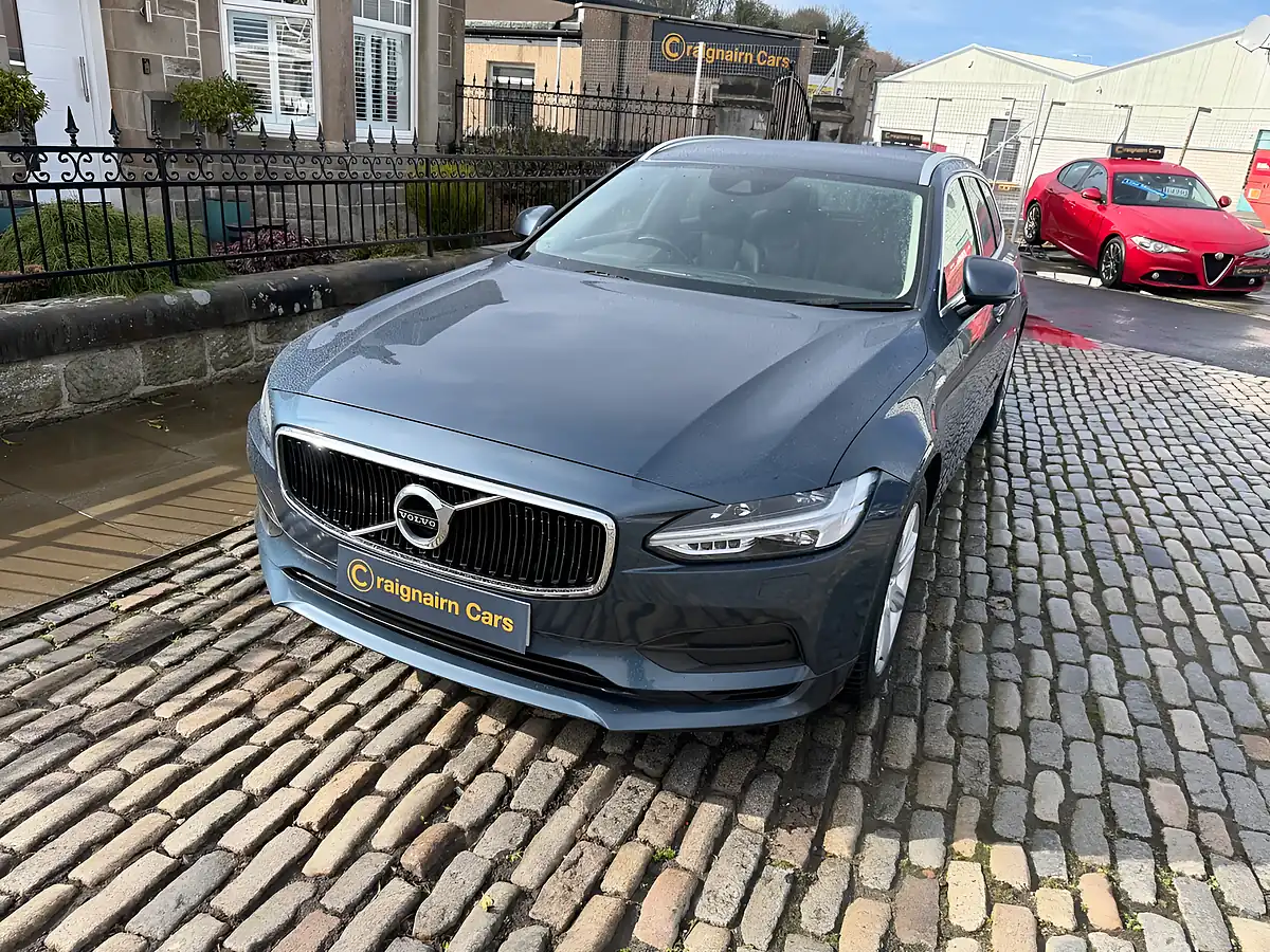 Used 2018 Volvo V90 Momentum Denim Blue - Interior and Exterior details 7