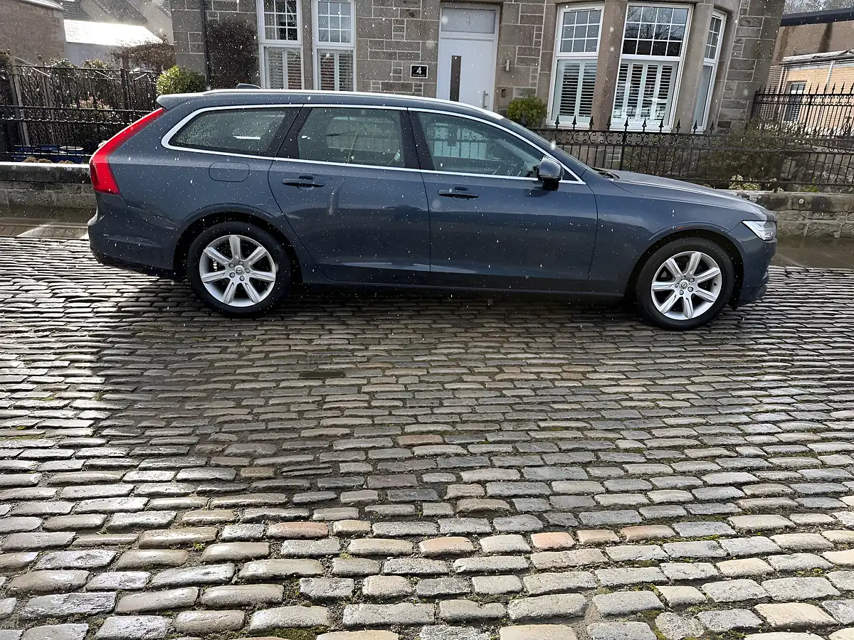 Used 2018 Volvo V90 Momentum Denim Blue - Interior and Exterior details 9
