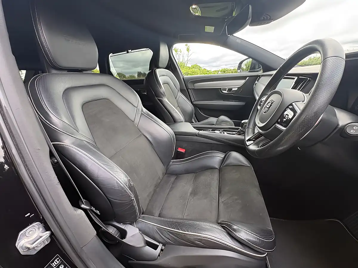 Used 2018 Volvo V90 R-Design Black - Interior and Exterior details 11