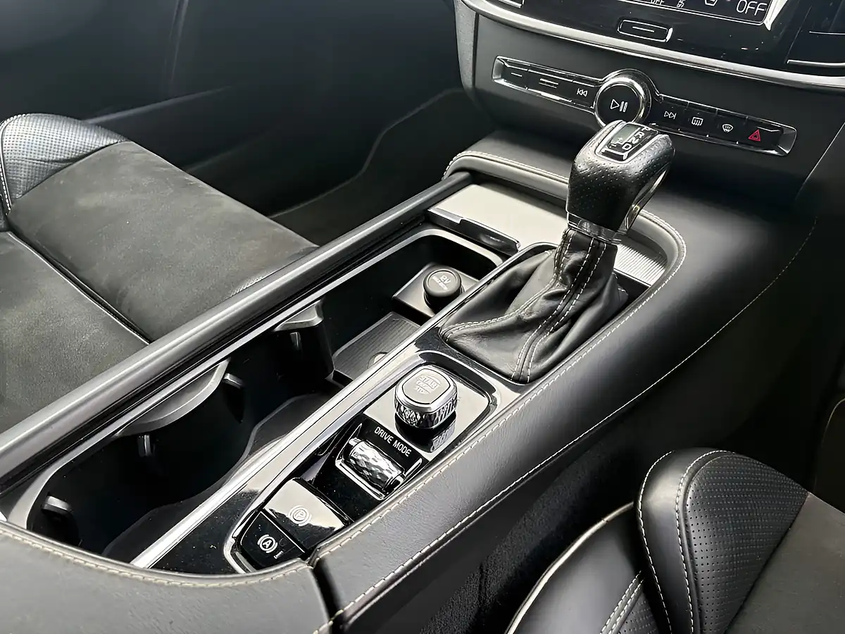 Used 2018 Volvo V90 R-Design Black - Interior and Exterior details 18