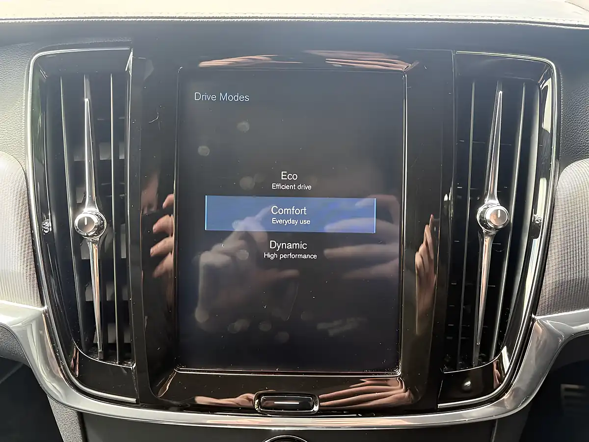 Used 2018 Volvo V90 R-Design Black - Interior and Exterior details 20
