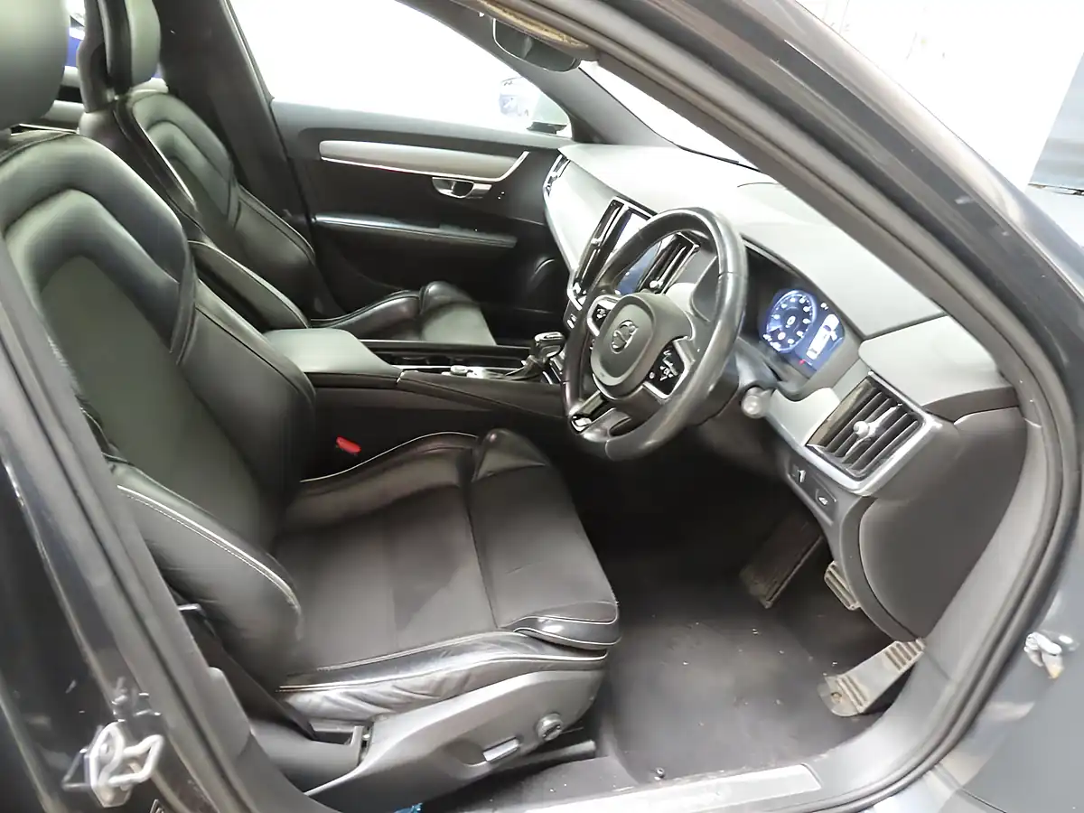 Used 2018 Volvo V90 R-Design Grey - Interior and Exterior details 4