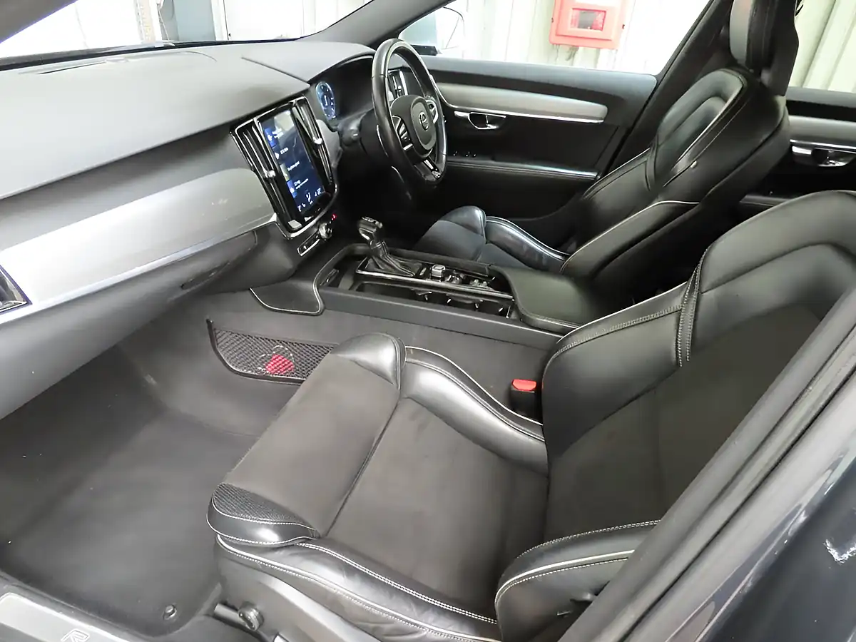 Used 2018 Volvo V90 R-Design Grey - Interior and Exterior details 5