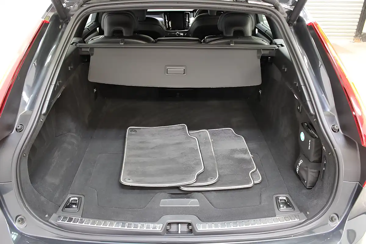 Used 2018 Volvo V90 R-Design Grey - Interior and Exterior details 11