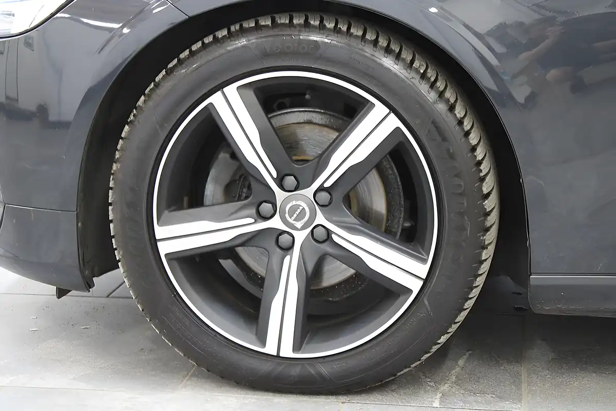 Used 2018 Volvo V90 R-Design Grey - Interior and Exterior details 13