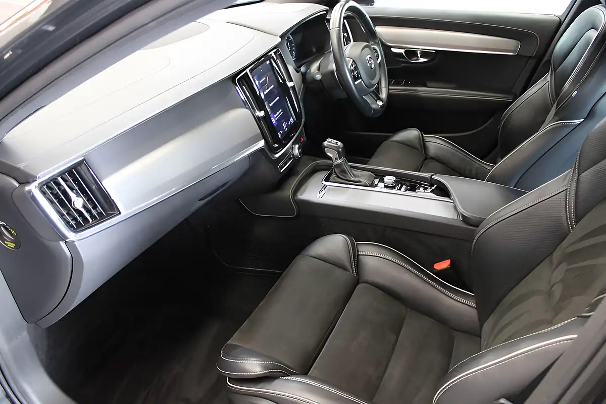 Used 2018 Volvo V90 R-Design Grey - Interior and Exterior details 15