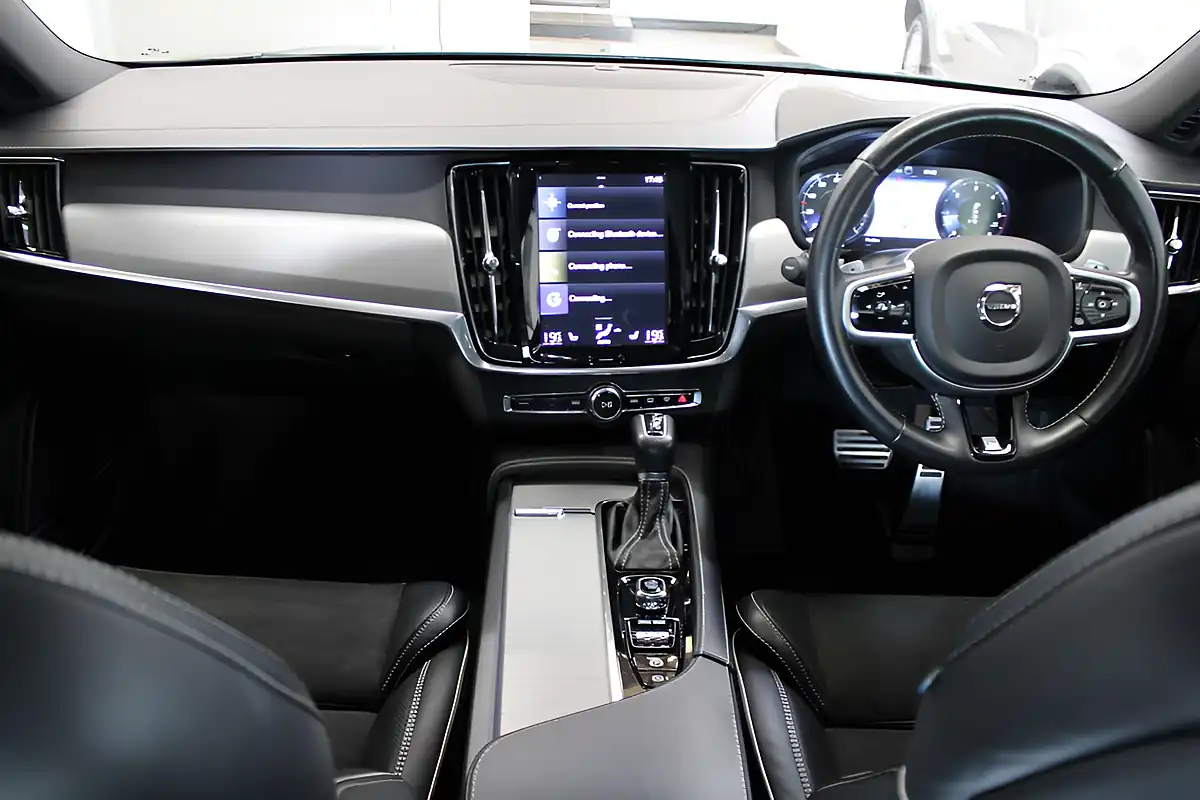 Used 2018 Volvo V90 R-Design Grey - Interior and Exterior details 17