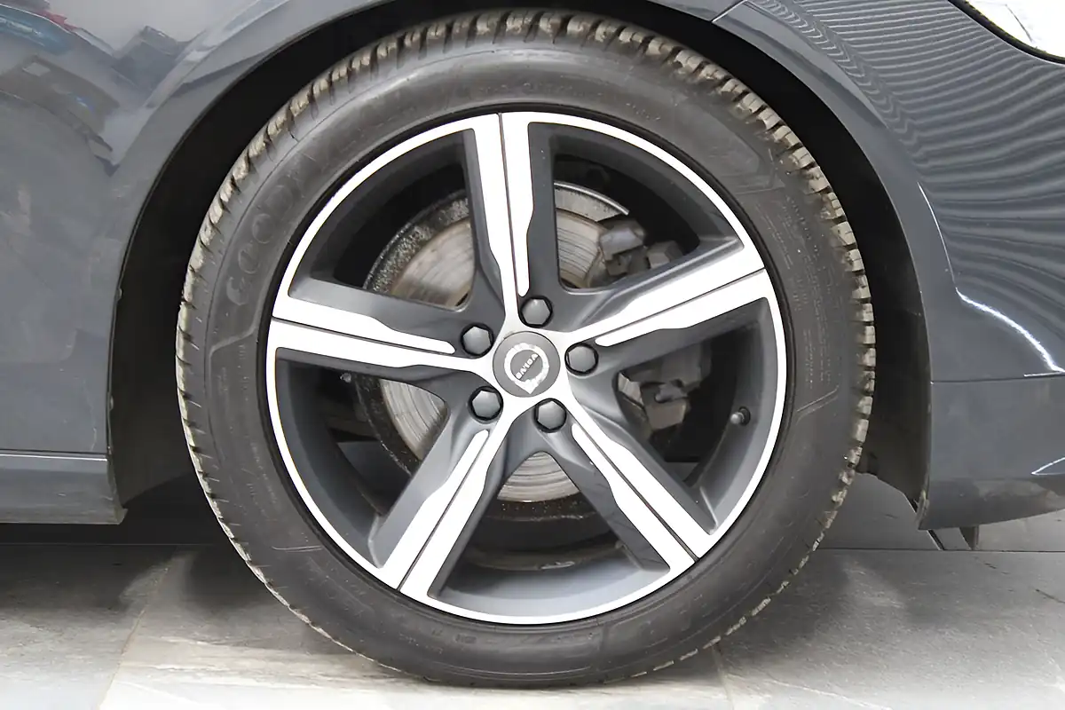 Used 2018 Volvo V90 R-Design Grey - Interior and Exterior details 9