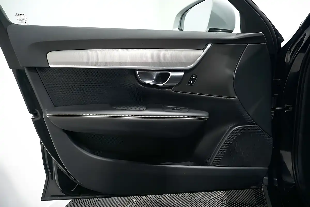 Used 2018 Volvo V90 R-Design Onyx Black - Interior and Exterior details 13