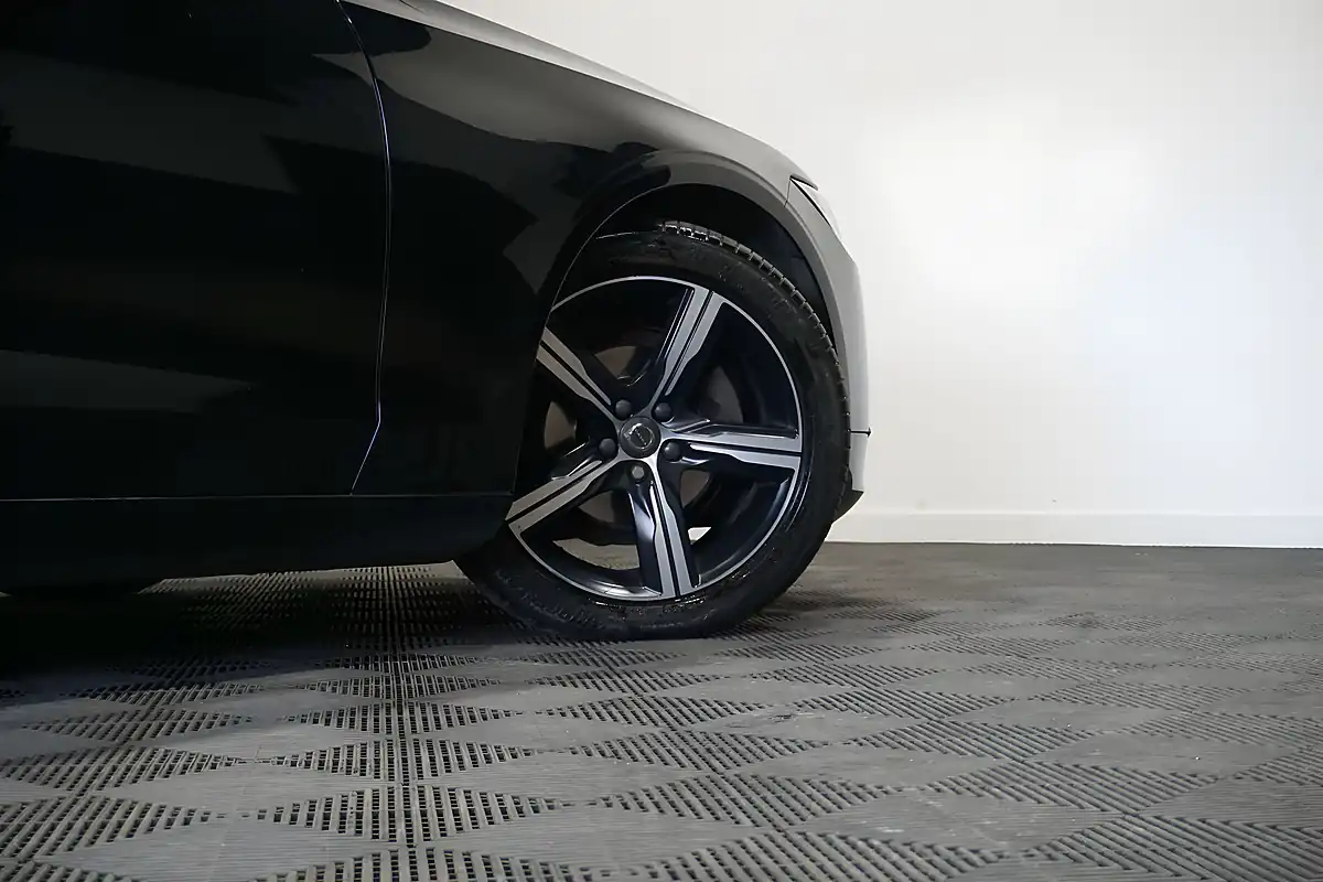 Used 2018 Volvo V90 R-Design Onyx Black - Interior and Exterior details 16