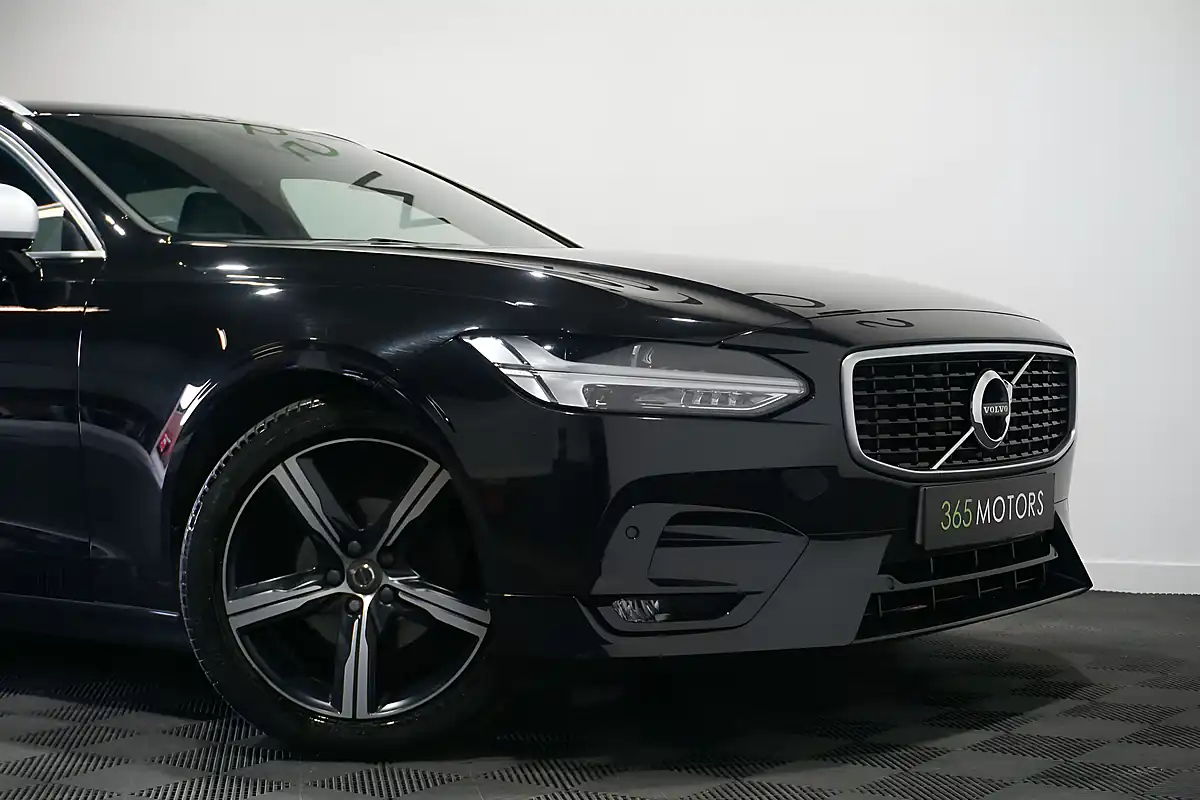 Used 2018 Volvo V90 R-Design Onyx Black - Interior and Exterior details 17