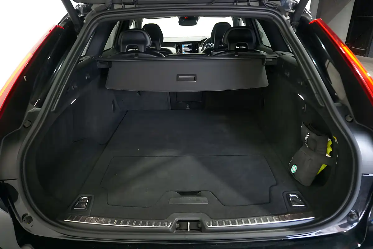 Used 2018 Volvo V90 R-Design Onyx Black - Interior and Exterior details 8