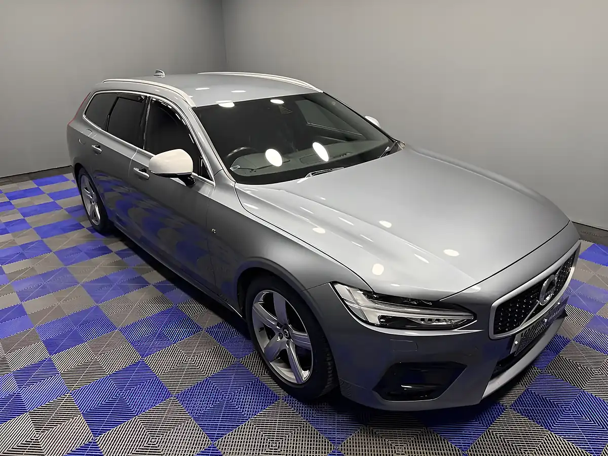 Used 2018 Volvo V90 R-Design Osmium Grey - Interior and Exterior details 11